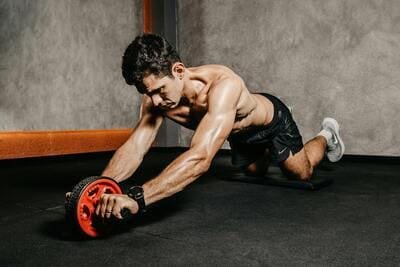 Corpo e Mente na prática - Exercício com roda abdominal